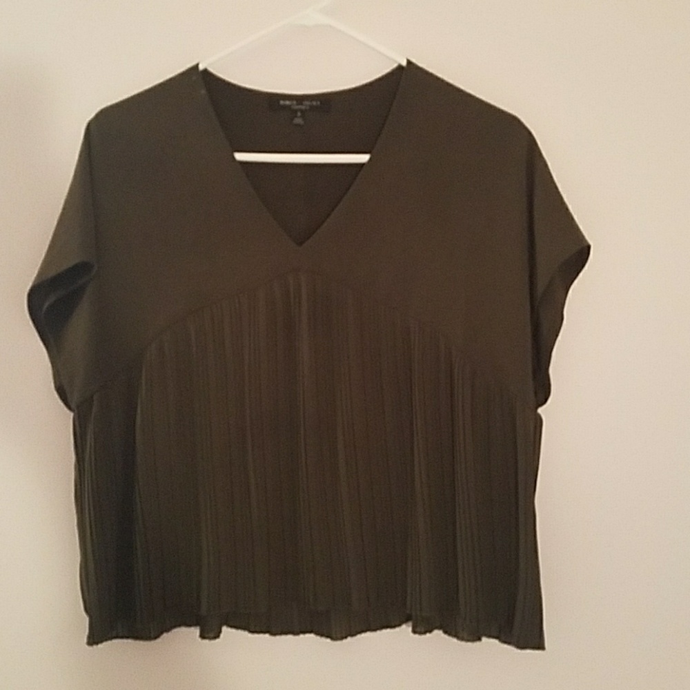 Green short sleeved blouse《 size S